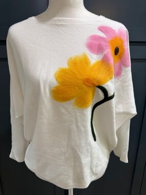White Crewneck Sweater with Pink & Yellow Floral Detail - Light Size SM